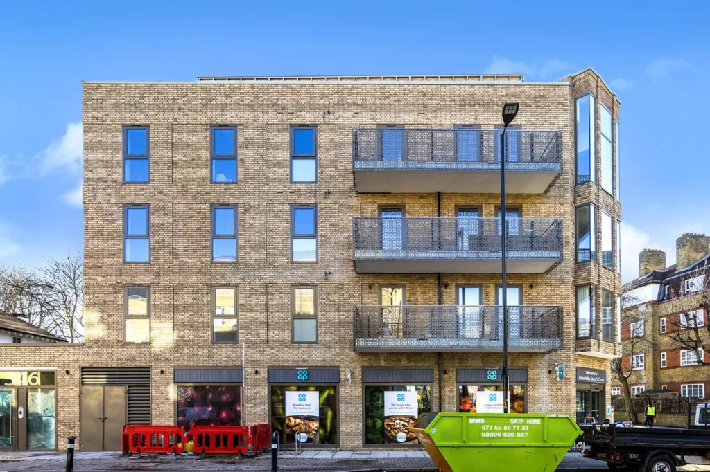 LONDYN: COMPASS APARTMENTS